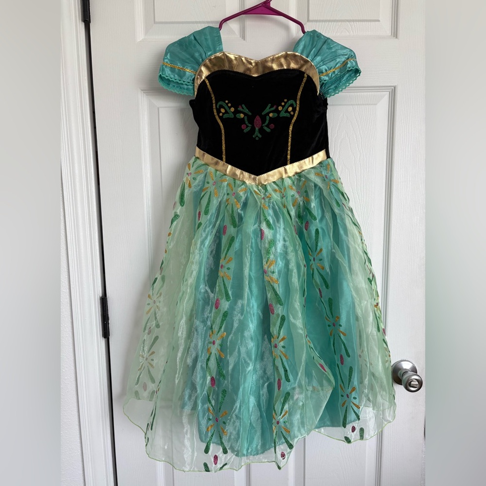 Size 8-10 Princess Anna from Disney Frozen.  Excellent used condition. Halloween